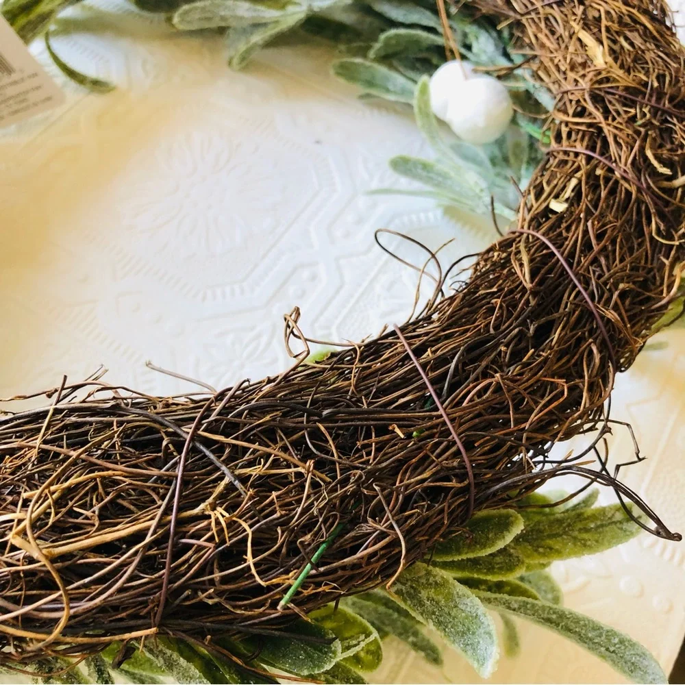 Ashland Christmas Wreath Frosted Green